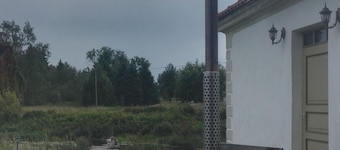 Cerca del lago Peipus, grande y privado.