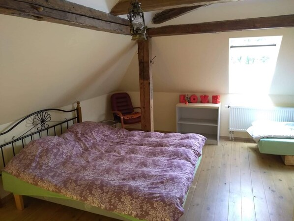 3 bedrooms, iron/ironing board, Internet, bed sheets