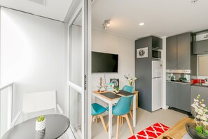 City Apartment, 2 Bedrooms, City View | In-room dining - A Comfy Spot Adjacent to Sky Tower 12C (Auckland)