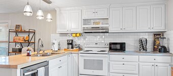 Spicewood, Lake Travis, Pedernales, Hot Tub, Fire Pit, Porch Swing