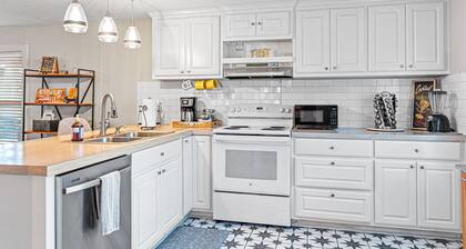 Kickback Cove River Retreat