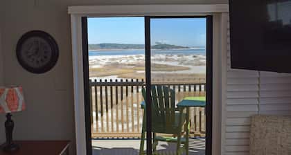 Increíble condominio frente al mar de 2 dormitorios y 2 baños