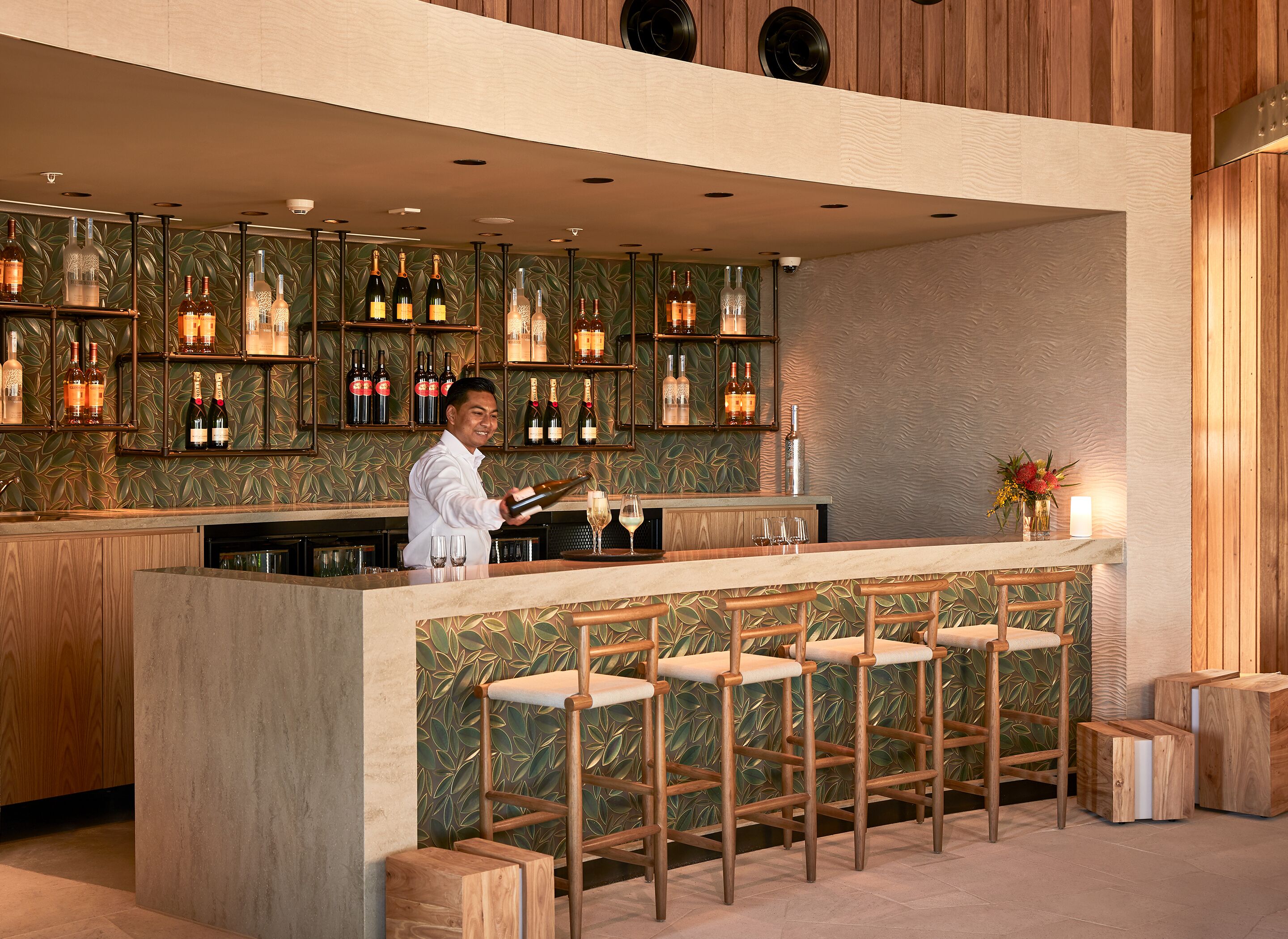 lobby lounge, ocean views, open daily