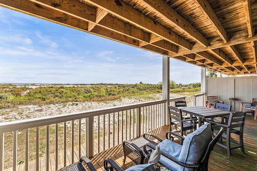 Oceanfront St Helena Island Condo w/ Beach Access!