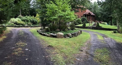 Zen Luxurious Stone Ridge Country Home