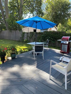 Outdoor dining - The Manor, Mid-Town  (Kingston)