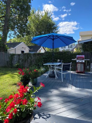 Outdoor dining - The Manor, Mid-Town  (Kingston)