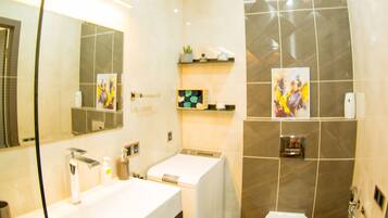 Shower, free toiletries, hair dryer, bidet