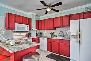 Fridge, microwave, stovetop, dishwasher