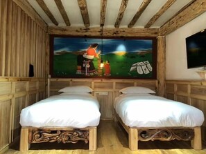 商务套房 | 起居区 | 55-英寸液晶电视 (配备数码频道)、电视