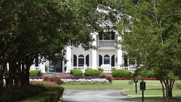 Condo, 1 Bedroom | Exterior