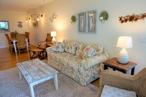 TV, DVD player, books - Nicely Decorated Villa Great location, Great View waiting for you! B3712A (Cape Haze)