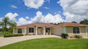 House, 4 Bedrooms | Exterior