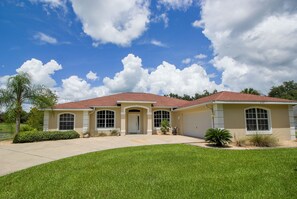 House, 4 Bedrooms | Exterior - Spacious Modern Pool Home, Family & Golf Trips - 4727 4 Bedroom Home by RedAwning (Inverness)