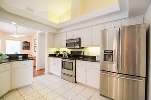 House, 4 Bedrooms | Private kitchen | Fridge, oven, coffee/tea maker, toaster