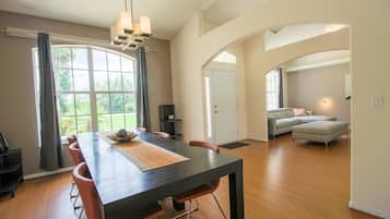 House, 4 Bedrooms | Dining