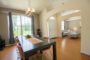 House, 4 Bedrooms | Dining