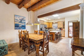 Dining - Railyard Home, Walk to The Plaza, Kiva Fireplace (Santa Fe)