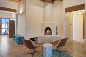 Interior - Casa Nona - Railyard Home, Walk to The Plaza (Santa Fe)