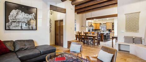 Fernseher, Kamin, Arbeitsbereiche