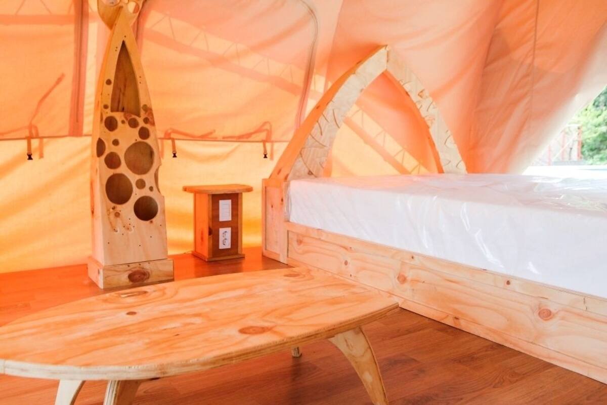 Hermes, Queen Bed | WiFi (free)