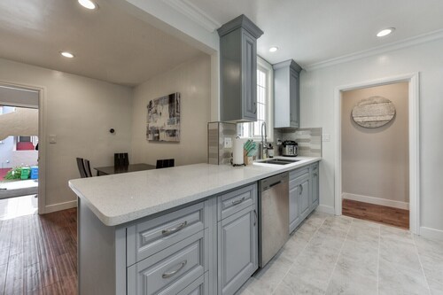 LUXE rénové 2BR avec vue sur la ville en SF (Bart / muni)