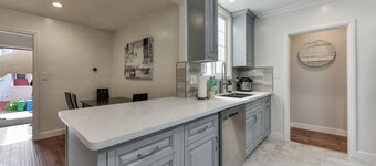 LUXE-Remodeled 2BR With City View in SF(Bart/muni)