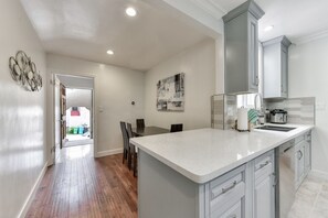 Fridge, microwave, oven, stovetop - LUXE-Remodeled 2BR With City View in SF(Bart/muni) (SF)