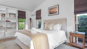 6 bedrooms, iron/ironing board, free WiFi, bed sheets - Rocinante, Werri Beach - Gerringong (Werri Beach)