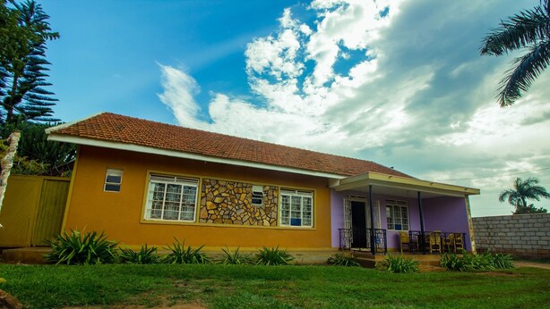 Exterior detail - Nice Guest House (Jinja)