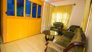Interior - Nice Guest House (Jinja)