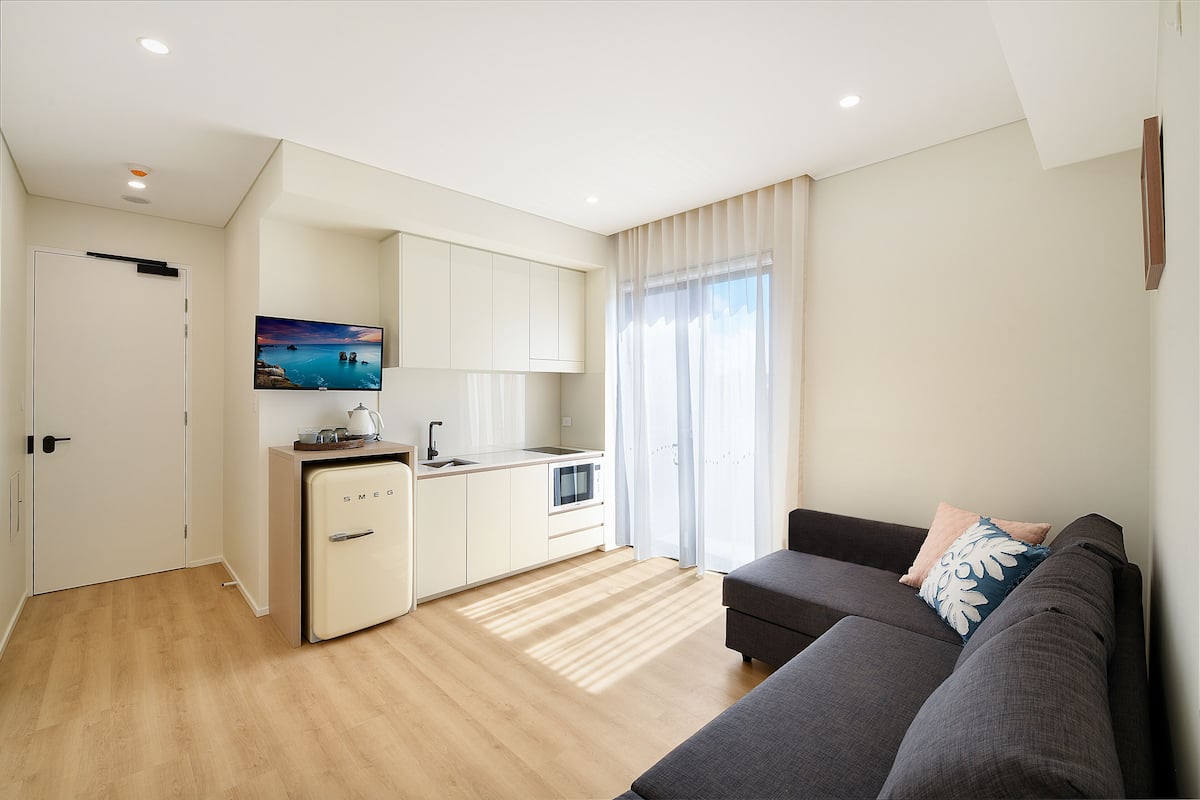 executive room, 1 bedroom | living area | 42-inch smart tv with digital channels, tv, streaming services