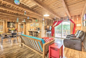 TV - Lake Cumberland Area Cabin - 4 Mi. to Lake! (Albany)