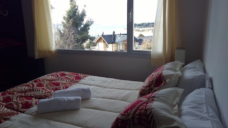 2 bedrooms, WiFi. Departamento con vista al lago