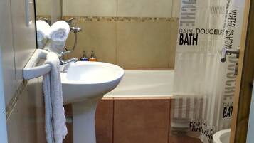 Ensemble douche/baignoire, bidet