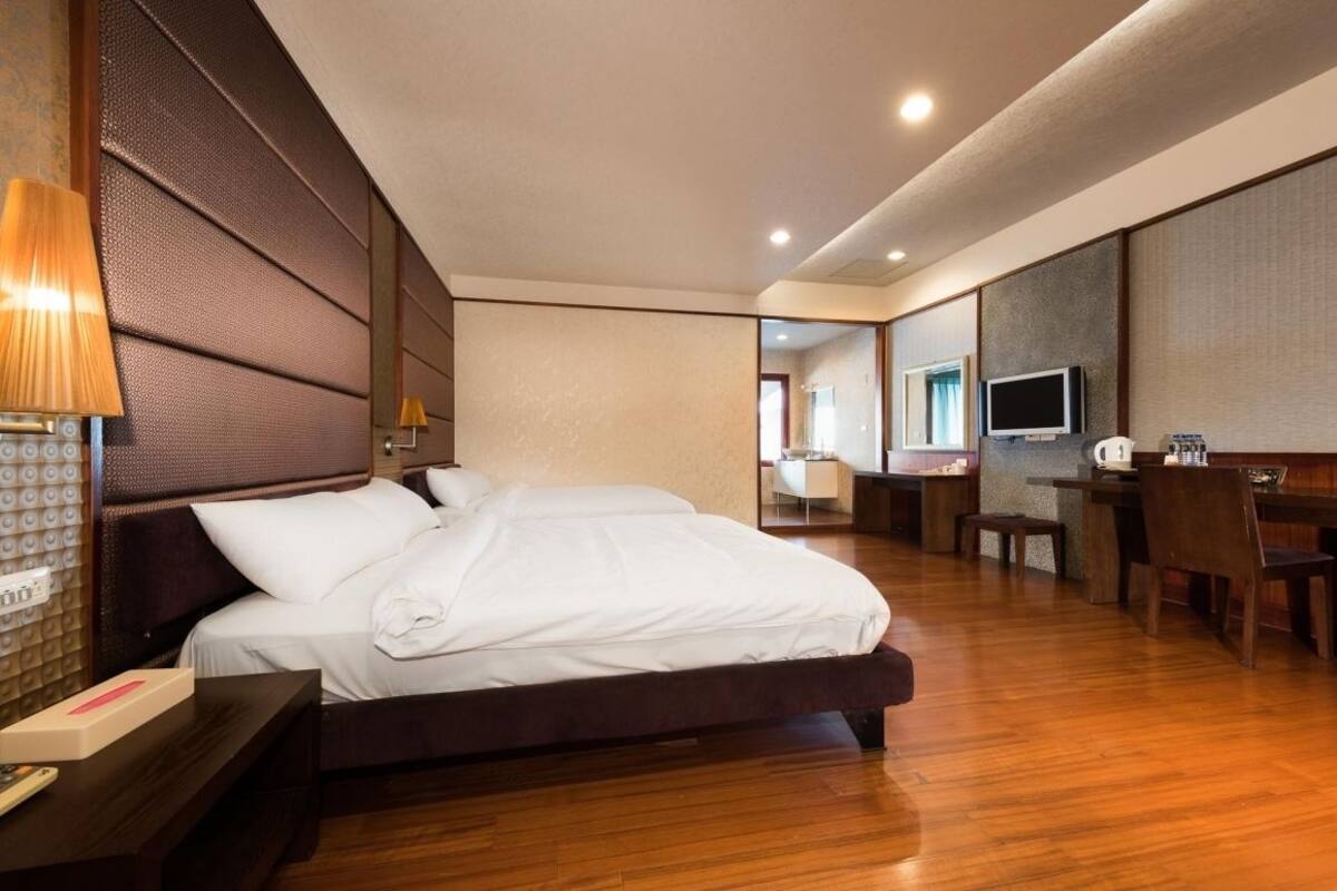 Habitación cuádruple Deluxe | Decoración personalizada, muebles diferentes y escritorio