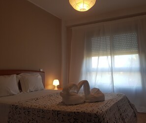 2 chambres, fer et planche à repasser, lit parapluie, Wi-Fi gratuit