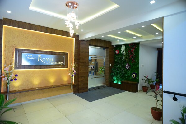 Exterior - Hotel Royal Residency (Vadodara)