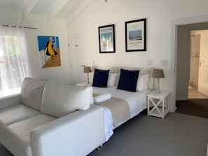 Luxury Studio Suite | Egyptian cotton sheets, premium bedding, Select Comfort beds - Chez Pierre (Knysna)
