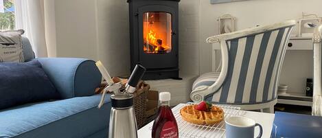 48-inch Smart TV with satellite channels, Netflix, streaming services