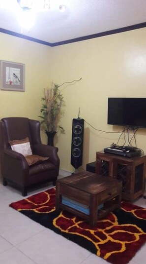Family Condo | Living area | Flat-screen TV - Beverly Love Guesthouse Tower 3 Avida (Parañaque)