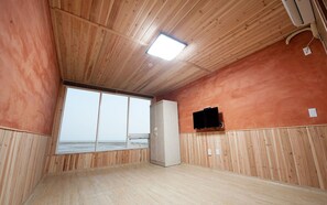 Traditional Room (Ondol) | Free WiFi