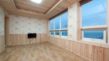 Family Room | 1 bedroom, free WiFi