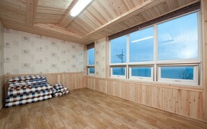 Family Room | Free WiFi - Sunrise Yeodaji Pension (Jangheung)