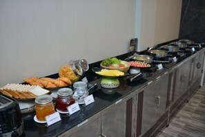 Café da manhã com buffet todos os dias mediante uma taxa