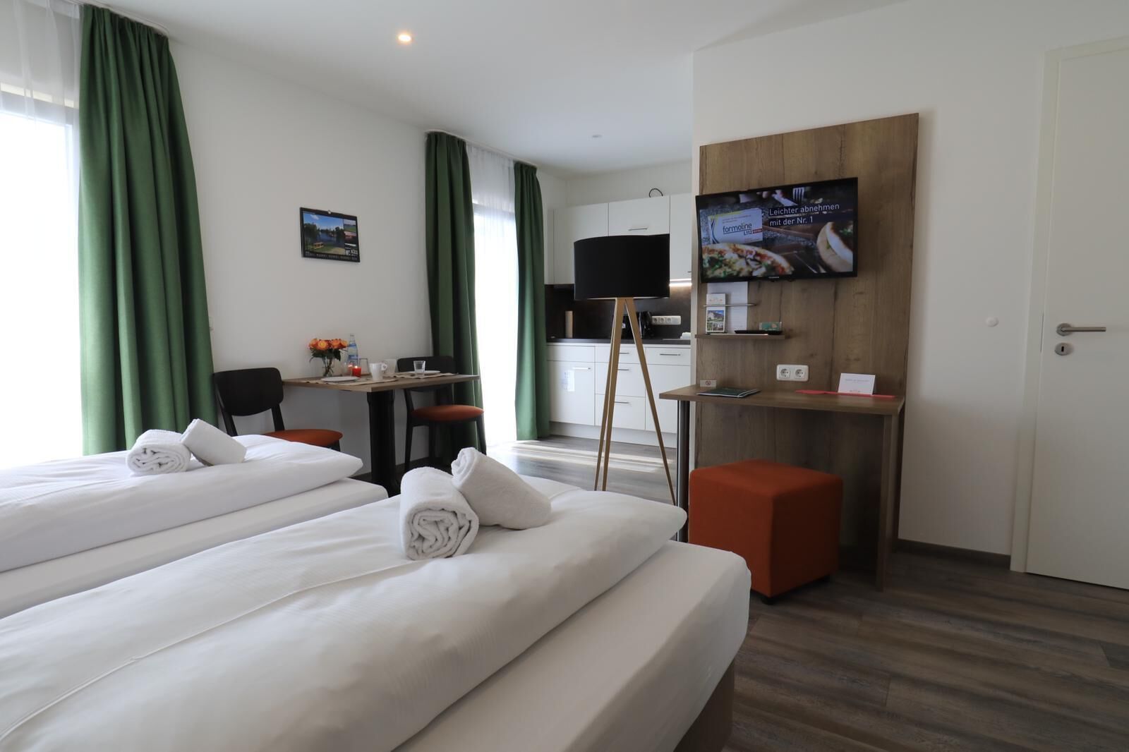 Apartment mit Balkon im Hauptgebäude-Zimmeransicht