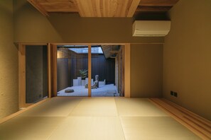 Bügeleisen/Bügelbrett, kostenloses WLAN, Bettwäsche