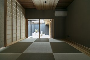 Living room - Kyoto Nanzenjimichi MACHIYADO (Kyoto)