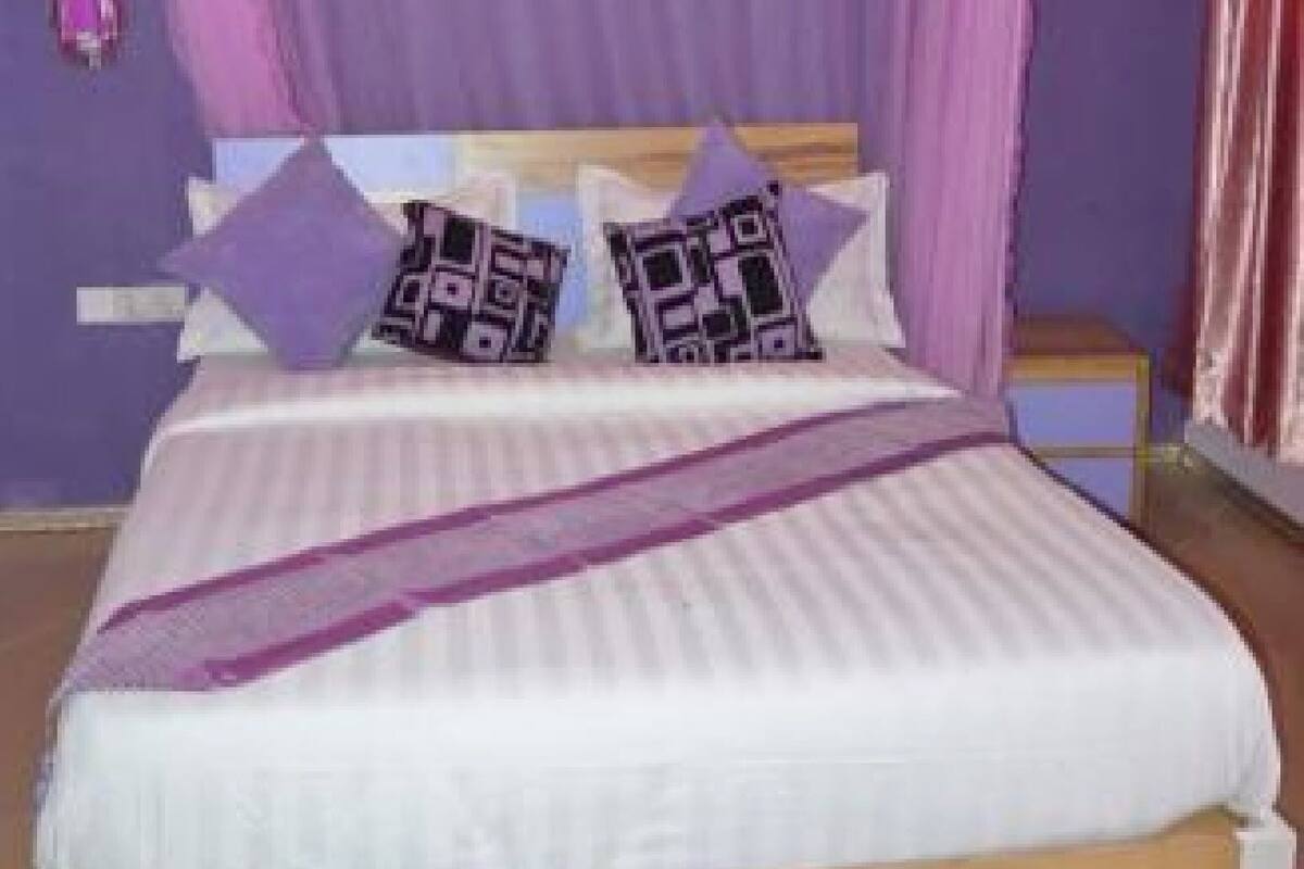 Deluxe Room | WiFi (free), bed sheets