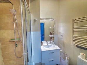 Dusche, Haartrockner, Bidet